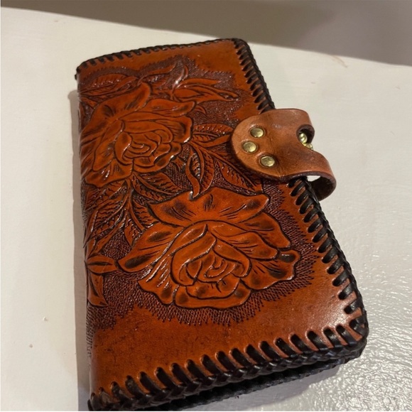 Handmade Handbags - Vintage Hand Tooled Leather Wallet • Floral • Signed • Excellent
